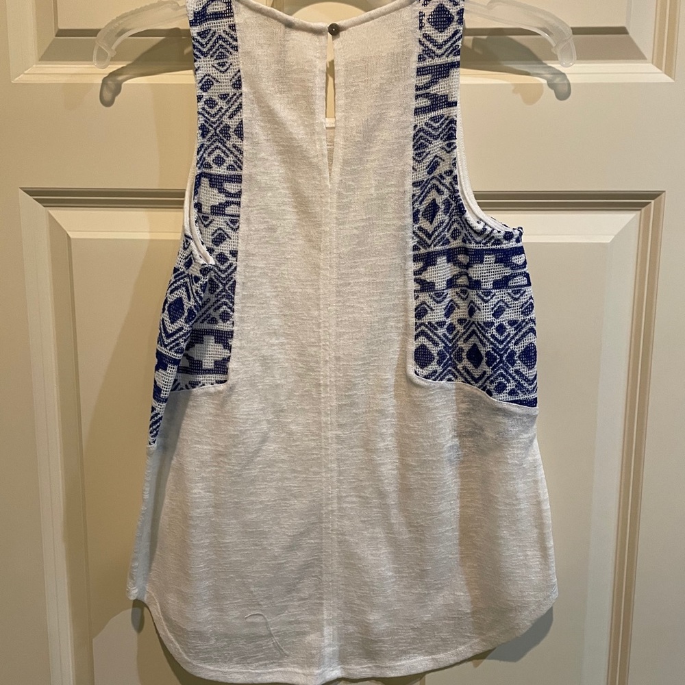 Color Thread Sleeveless Blouse - Picture 4 of 4